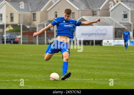 Ammanford, pays de Galles. 22 octobre 2022. Tom Johnston de l'Université Swansea en action pendant le match de la Ligue Sud JD Cymru entre Ammanford et l'Université Swansea au terrain de loisirs d'Ammanford, pays de Galles, Royaume-Uni le 22 octobre 2022. Crédit : Duncan Thomas/Majestic Media. Banque D'Images