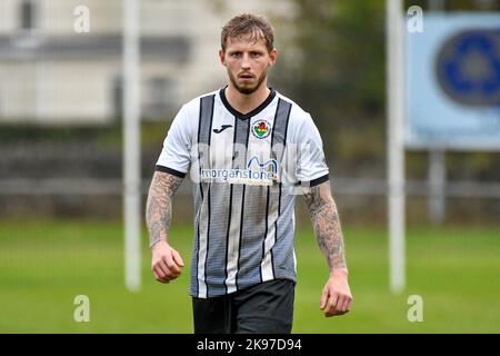 Ammanford, pays de Galles. 22 octobre 2022. Liam Samuel d'Ammanford lors du match de la Ligue du Sud JD Cymru entre Ammanford et l'Université Swansea au terrain de loisirs d'Ammanford, au pays de Galles, au Royaume-Uni, le 22 octobre 2022. Crédit : Duncan Thomas/Majestic Media. Banque D'Images