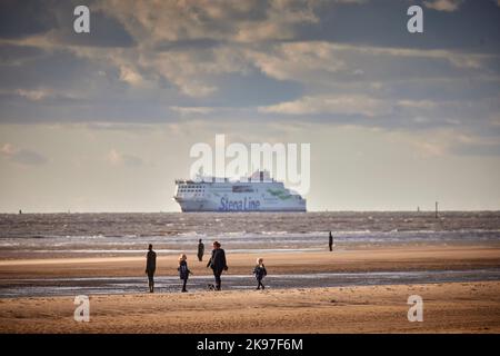 Crosby Beach Stena Embla Stena Line ligne suédoise de transport maritime compagnie de route de Belfast à Liverpool Banque D'Images