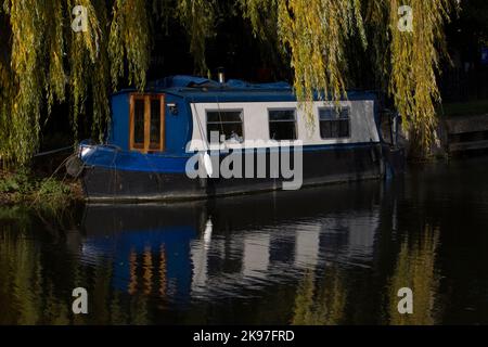 Narrowboat River Sort Burnt Mill Moorhen Pub Harlow Banque D'Images