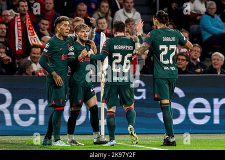 AMSTERDAM, PAYS-BAS - OCTOBRE 26 : Harvey Elliott du FC Liverpool, les joueurs du FC Liverpool célèbrent le troisième but lors du match de la Ligue des champions de l'UEFA entre Ajax et le FC Liverpool à l'arène Johan Cruijff sur 26 octobre 2022 à Amsterdam, pays-Bas (photo de Marcel ter Bals/Orange Pictures) Banque D'Images