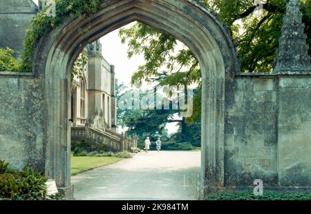 Abbaye de Lacock dans le Wiltshire. Tourné sur film. Banque D'Images