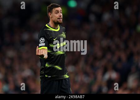 26th octobre 2022 ; Stade Tottenham Hotspur. Tottenham, Londres, Angleterre; Champions League football, Tottenham Hotspur versus Sporting Lisbonne; Sebastian Coates de Sporting Lisbonne Banque D'Images