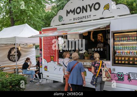 Budapest, Hongrie - 1st septembre 2022 : festival de la bière sur la place Szabadság dans le centre de Budapest Banque D'Images