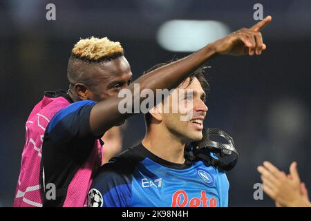 Naples, Italie. 26th octobre 2022. Victor Osimhen et Giovanni Simeone joueurs de Napoli, pendant le match de la ligue des champions entre Napoli vs Rangers résultat final, Napoli 3, Rangers 0, match joué au stade Diego Armando Maradona. Naples, Italie, 26 octobre 2022. (Photo par Vincenzo Izzo/Sipa USA) crédit: SIPA USA/Alay Live News Banque D'Images