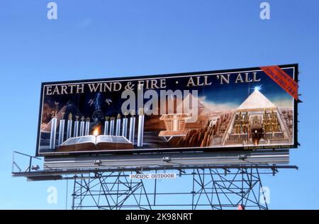 Panneau Earth Wind and Fire pour l'album All N All On the Sunset Strip à Los Angeles, CA, USA, 1977 Banque D'Images