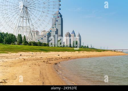 roue panoramique de rimini sur la plage Banque D'Images