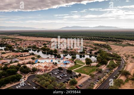 Le lac Sahuarita et le développement d'une nouvelle maison en Arizona près de Tucson Banque D'Images