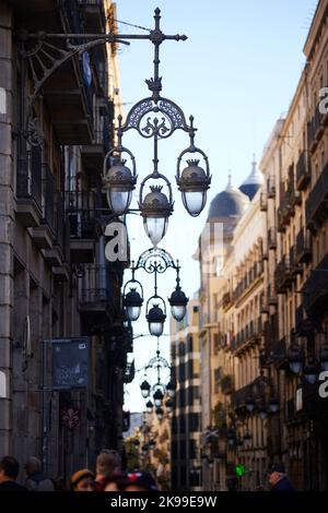 La capitale de la Catalogne Barcelone en Espagne. La vieille ville de Carrer de Ferran, les feux de rue Banque D'Images