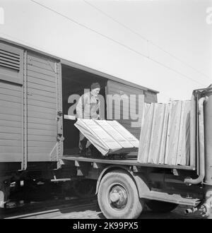 Déchargement/chargement de marchandises à la station nord de Stockholm Banque D'Images