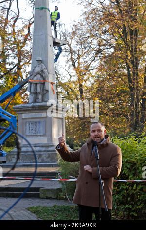 Le Monument de reconnaissance de l'Armée rouge a été démantelé à Glubczyce, en Pologne, au 26 octobre 2022. C'est la prochaine étape de la décommunisation de l'espace public, le Banque D'Images