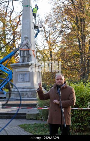 Le Monument de reconnaissance de l'Armée rouge a été démantelé à Glubczyce, en Pologne, au 26 octobre 2022. C'est la prochaine étape de la décommunisation de l'espace public, le Banque D'Images