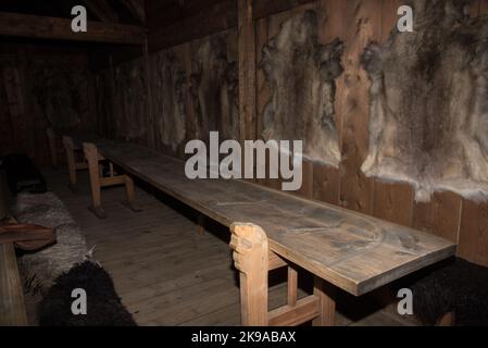 Intérieur d'une maison de chefferie viking à Borg sur l'île Vestvågøya, dans l'archipel des Lofoten, en Norvège. Banque D'Images