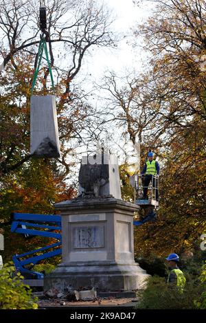 Le Monument de reconnaissance de l'Armée rouge a été démantelé à Glubczyce, en Pologne, au 26 octobre 2022. C'est la prochaine étape de la décommunisation de l'espace public, le Banque D'Images