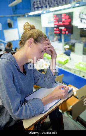 portrait d'une étudiante pensive Banque D'Images