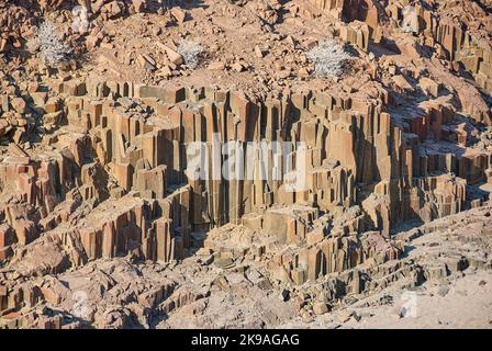 Tuyaux d'organes formation de roche de basalte dans l'aride Damaraland Namibie Banque D'Images