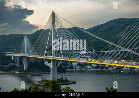 Le pont Ting Kau relie l'aéroport et les terminaux de conteneurs de Hong Kong, via Tsing Yi, aux nouveaux territoires et à l'accès routier à la Chine continentale Banque D'Images