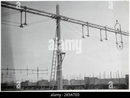 Travaux électriques et pont de ligne de contact à Bangården. Banque D'Images