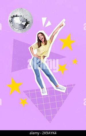 Vertical créatif photo collage illustration de drôle funky gai belle fille danse ayant l'amusement isolé sur fond violet couleur Banque D'Images