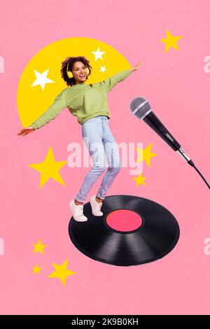 Vertical créatif photo illustration collage de talentueuse belle fille stand sur vinyle chant chanson isolée sur fond de couleur rose Banque D'Images