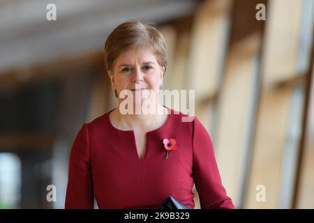 Edinburgh, Écosse, Royaume-Uni, 27 octobre 2022. Nicola Sturgeon arrive pour les questions des premiers ministres au Parlement écossais. Credit sst/alamy Live news Banque D'Images