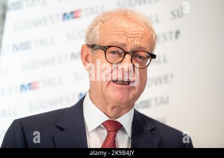 27 octobre 2022, Bade-Wurtemberg, Böblingen: Harald Marquardt, négociateur en chef pour Südwestmetall, fait une déclaration à la presse avant le début des négociations collectives dans le secteur des métaux et de l'électricité. Photo: Christoph Schmidt/dpa Banque D'Images