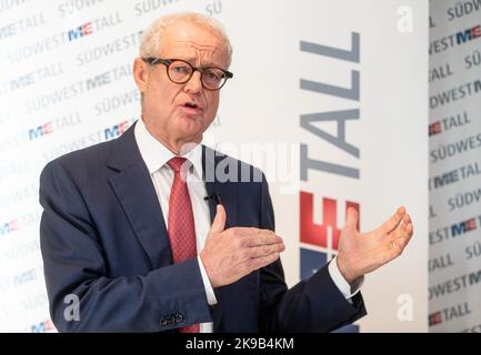27 octobre 2022, Bade-Wurtemberg, Böblingen: Harald Marquardt, négociateur en chef pour Südwestmetall, fait une déclaration à la presse avant le début des négociations collectives dans le secteur des métaux et de l'électricité. Photo: Christoph Schmidt/dpa Banque D'Images