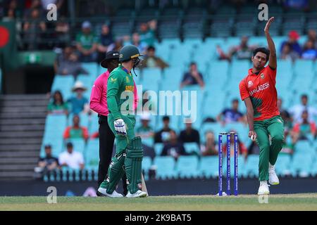 Sydney Cricket Ground, Nouvelle-Galles du Sud, Ausaila. 27th octobre 2022. T20 international cricket Afrique du Sud versus coupe du monde du Bangladesh; Hasan Mahmud of Bangladesh Bowls crédit: Action plus Sports/Alamy Live News Banque D'Images