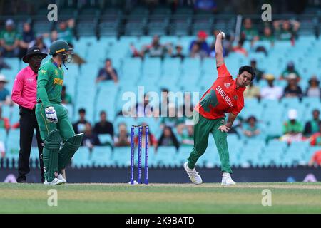 Sydney Cricket Ground, Nouvelle-Galles du Sud, Ausaila. 27th octobre 2022. T20 international cricket Afrique du Sud versus coupe du monde du Bangladesh; Hasan Mahmud of Bangladesh Bowls crédit: Action plus Sports/Alamy Live News Banque D'Images