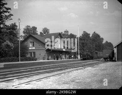 Les chemins de fer de l'État, les locomotives SJ CC de l'Ingåendstation ont ouvert la circulation sur 1 octobre 1869. Le bâtiment (un étage et un demi-étage en brique) a été modernisé en 1946 lorsque l'eau et les eaux usées ont été installées. La station a ouvert 1/10 1869, arrêt 18/6 1973, mais reste une station de technologie de la circulation. La maison de la gare a vendu Banque D'Images