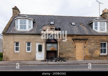 27 octobre 2022. North Street, Elgin, Moray, Écosse. C'est le lieu de l'incendie au No 43 et au 45 North Street, conformément au PR de police suivant - PR 34328 27 octobre 2022 pour diffusion immédiate appel suite à une levée d'incendie volontaire dans des appartements d'Elgin, les agents font appel pour obtenir des renseignements à la suite d'une levée d'incendie volontaire à A. Bloc d'appartements à Bishopmill, Elgin. L'incident s'est produit vers 1,40am le mercredi 26 octobre, à l'extérieur des appartements de North Street dans la ville. Personne n'a été blessé et l'incendie a été déclenché par le Service écossais d'incendie et de sauvetage, mais des dommages considérables ont été causés. A Banque D'Images