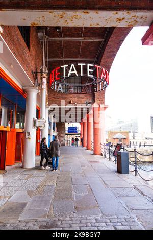 Panneau d'entrée, galerie d'art Tate Liverpool, Royal Albert Docks, Liverpool, Merseyside, Angleterre Banque D'Images