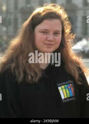 MEILLEURE QUALITÉ DISPONIBLE dossier sans date document photo émis par la Thames Valley police de Leah Croucher. La famille de Leah Croucher a dit que leurs espoirs de la retrouver vivante ont été « éteints de la manière la plus cruelle et la plus dure » après que son corps ait été retrouvé trois ans après sa disparition. Date de publication : jeudi 27 octobre 2022. Banque D'Images