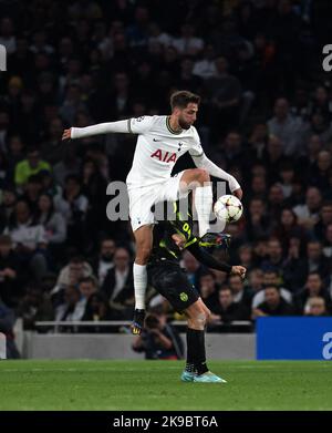 Londres, Royaume-Uni. 26th octobre 2022. Rodrigo Bentancur de Tottenham Hotspur en action. UEFA Champions League, Group D Match, Tottenham Hotspur v Sporting Lisbon au Tottenham Hotspur Stadium de Londres le mercredi 26th octobre 2022. Cette image ne peut être utilisée qu'à des fins éditoriales. Utilisation éditoriale uniquement, licence requise pour une utilisation commerciale. Aucune utilisation dans les Paris, les jeux ou les publications d'un seul club/ligue/joueur. photo de Sandra Mailer/Andrew Orchard sports Photography/Alamy Live News crédit: Andrew Orchard sports Photography/Alamy Live News Banque D'Images