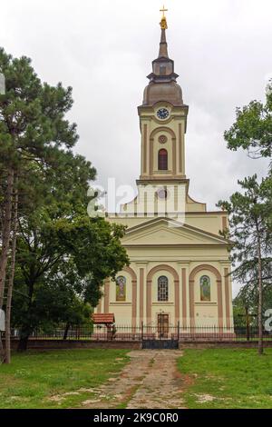 Pancevo, Serbie - 01 septembre 2022: Église orthodoxe roumaine de 1863 au village Vladimirovac en Serbie Banque D'Images