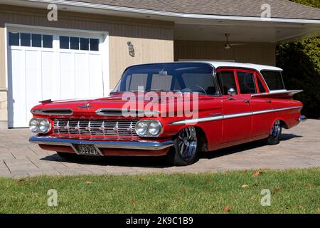 Parkwood 1959 de Chevrolet sur chaussée. Banque D'Images