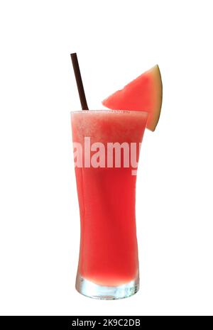 Un verre de chair Iced Watermelon Smoothie isolé sur fond blanc Banque D'Images