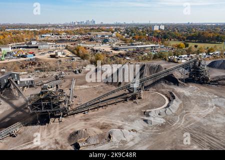 Detroit, Michigan - l'usine de granulats Edward C. Levy dans le sud-ouest de Detroit. Les agrégats, y compris le sable, le gravier, les scories et le béton recyclé, sont utilisés Banque D'Images