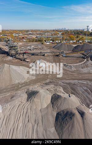 Detroit, Michigan - l'usine de granulats Edward C. Levy dans le sud-ouest de Detroit. Les agrégats, y compris le sable, le gravier, les scories et le béton recyclé, sont utilisés Banque D'Images