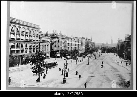 La compagnie de tramway du sud de Stockholm, SSB C2 160 à gauche sur la photo, sur Vasagatan à Plan Central à Stockholm. Banque D'Images