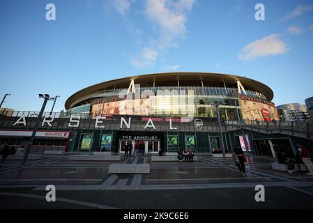 Londres, Royaume-Uni. 27th octobre 2022. Londres, Angleterre, 27 octobre 2022 : l'extérieur du stade Emirates avant le match de football de la Ligue des champions des femmes de l'UEFA entre Arsenal et le FC Zurich au stade Emirates de Londres, en Angleterre. (James Whitehead/SPP) crédit: SPP Sport Press photo. /Alamy Live News Banque D'Images