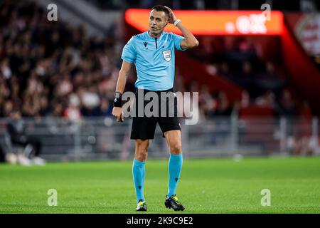 Eindhoven, pays-Bas. 27th octobre 2022. Arbitre Marco Di Bello lors du match du groupe A - UEFA Europa League entre le PSV Eindhoven et l'Arsenal FC à Philips Stadion on 27 octobre 2022 à Eindhoven, pays-Bas (photo de Broer van den Boom/Orange Pictures) Credit: Orange pics BV/Alay Live News Banque D'Images