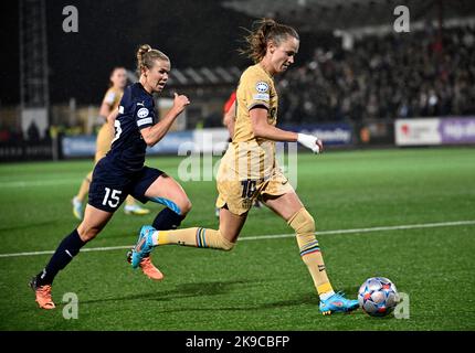 Malmö, Suède. 27th octobre 2022. CarolineGraham Hansen (R) de Barcelone avec Jessica Wik behinf de Rosengard lors du match de football de la Ligue des champions de l'UEFA, groupe D, entre le FC Rosengård et le FC Barcelone à Malmö Idrottsplats, Malmö, Suède 27 octobre 2022. Photo: Johan Nilsson / TT / Kod 50090 crédit: TT News Agency/Alay Live News Banque D'Images