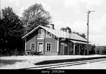 Gare de Holje. Nationalisée en 1942, fermée en 1951. Panneau: École de crème Banque D'Images