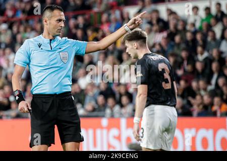 Eindhoven, pays-Bas. 27th octobre 2022. Arbitre Marco Di Bello lors du match du groupe A - UEFA Europa League entre le PSV Eindhoven et l'Arsenal FC à Philips Stadion on 27 octobre 2022 à Eindhoven, pays-Bas (photo de Broer van den Boom/Orange Pictures) Credit: Orange pics BV/Alay Live News Banque D'Images