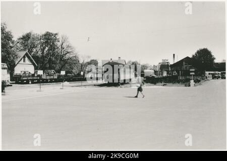 Partie de la cour à la gare de Visby. La gare de Visby a ouvert ses portes en 1878 par Gotland chemins de fer, GJ. Puis la maison de gare de deux étages a été construite en pierre. Le nouveau magazine a été construit en 1912. Rälsbussgararage avec quatre portes a été construit en 1945. GJ a été nationalisé en 1947. La circulation publique a été fermée en 1960. Le trafic de marchandises individuel sous les auspices de Visby Andelslakti a été effectué jusqu'en mai 1962 dans la section du port de Slaktriet-Visby. Banque D'Images