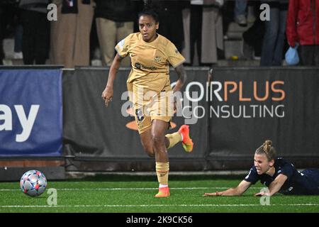 Malmö, Suède. 27th octobre 2022. Geyse Ferreira de Barcelone court sur Jessica Wik de Rosengard lors du match de football de la Ligue des champions de l'UEFA, groupe D, entre le FC Rosengård et le FC Barcelone à Malmö Idrottsplats, Malmö, Suède 27 octobre 2022. Photo: Johan Nilsson / TT / Kod 50090 crédit: TT News Agency/Alay Live News Banque D'Images