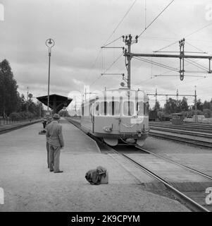 Chemins de fer d'État, SJ YCO6. Voiture à la gare de Jörn. Banque D'Images