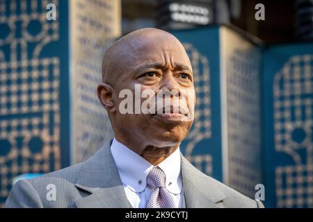 New York, États-Unis. 27th octobre 2022. Le maire de New York, Eric Adams, assiste à l'inauguration de la semaine du Mexique: Dia de Muertos au Rockefeller Center. Credit: Enrique Shore/Alay Live News Banque D'Images