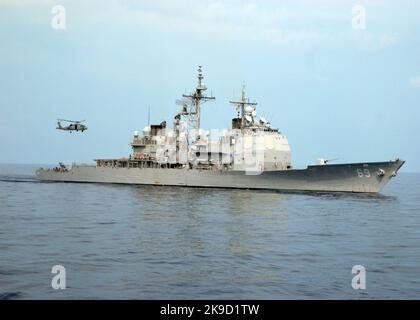 Le croiseur à missiles guidés USS Vicksburg (CG 69) U.S. Navy Banque D'Images